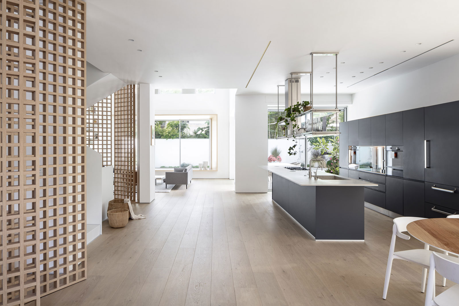 Vibia The Edit - Tel Aviv Designer Selects Structural for a Contemporary Residence